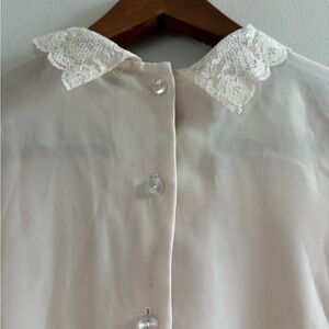 Vintage Women’s Cream Lace Collar Blouse with Embroidery
